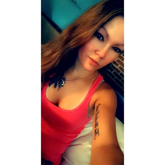 Meet your Posher, Chell - Picture 2 of 3